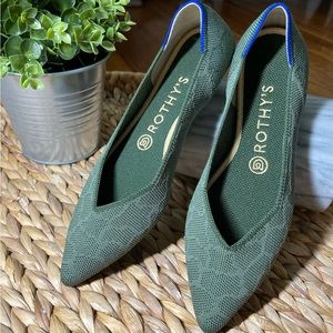 Rothy’s Safari Point Flats Size 8. Retired Rare Color!